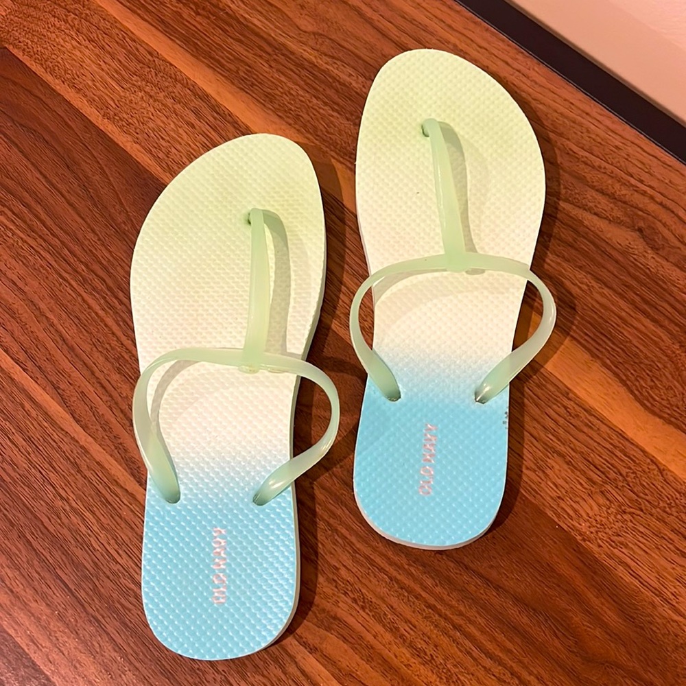 Old Navy Women’s Flip Flops, Size 9